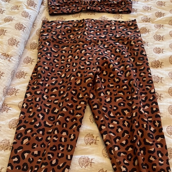 Fabletics Legging Set - Picture 2 of 4